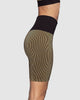 Short de control deportivo con tecnología sin costuras#color_b15-taupe-negro