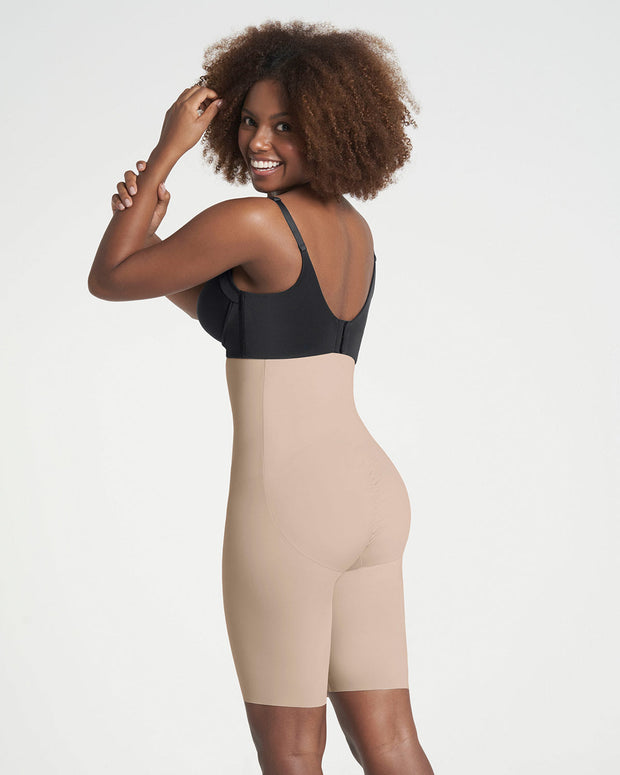 Braga faja de tiro alto con control moderado en abdomen y cintura#color_802-beige