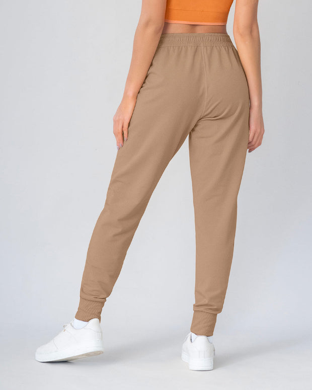 Jogger deportivo de silueta amplia con bolsillos#color_852-habano